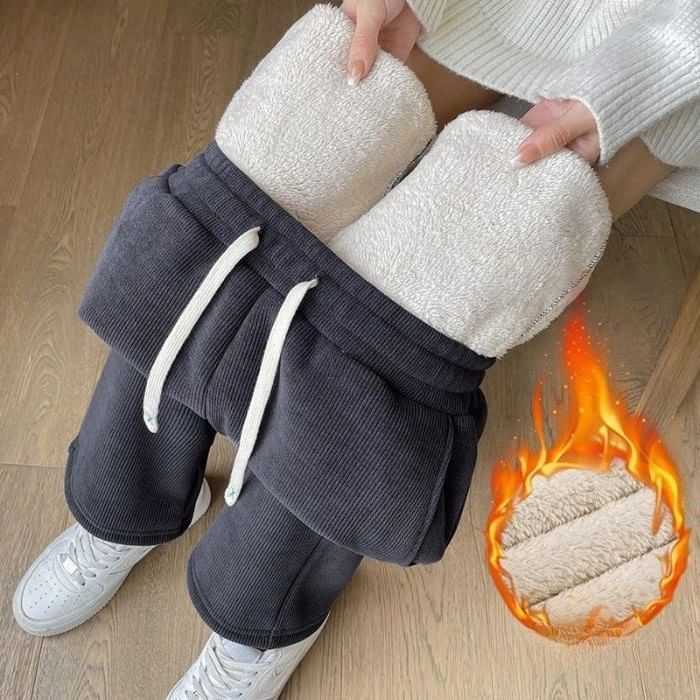 aistera - Effen corduroy broek met trekkoord in de taille, gevoerd met fleece en losse pasvorm