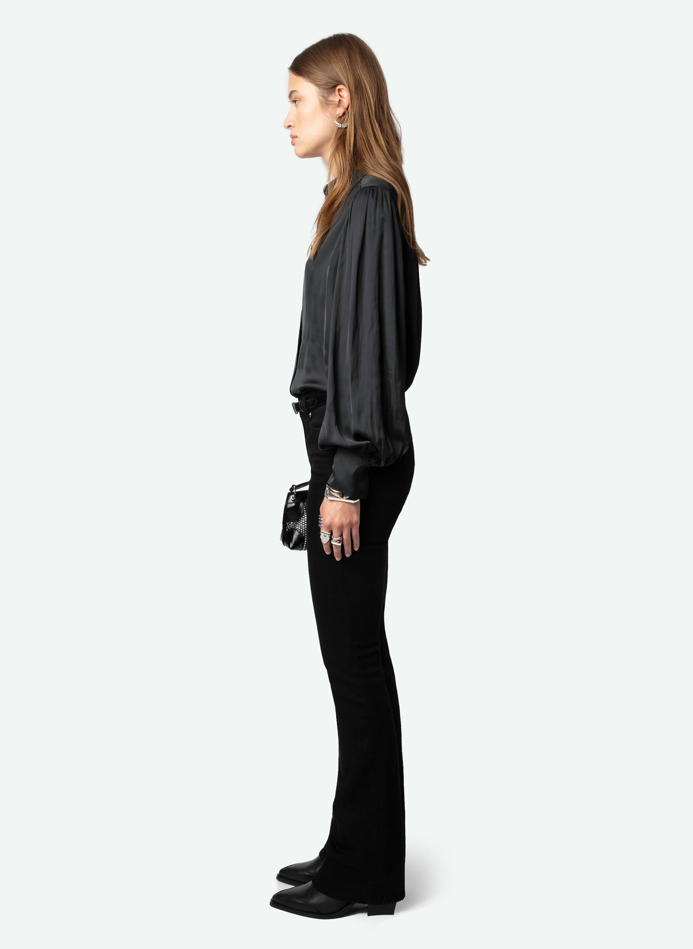 TRENTA - Chemise col classique droite satinée en fibres recyclées mélangées | Noir