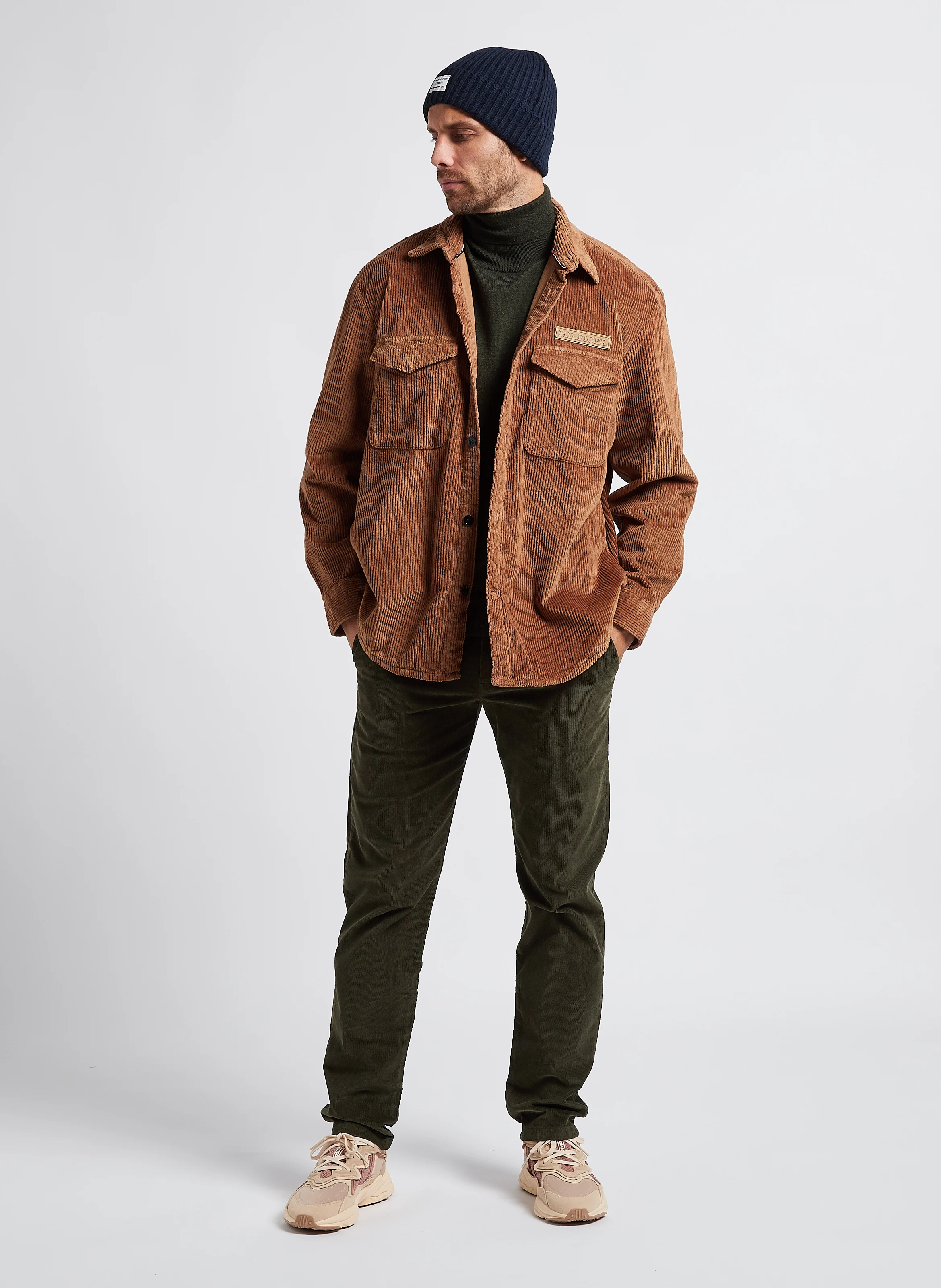 Pantalon droit en velours de coton bio mélangé | Vert