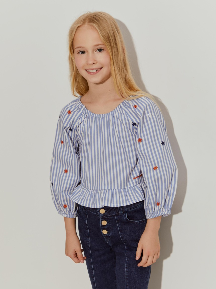 Blusa às riscas mangas balão