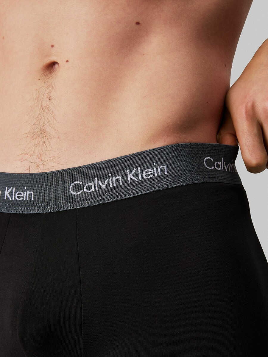 CALVIN KLEIN ROUPAS ÍNTIMAS<br>Conjunto de presente com 5 cuecas boxer lisas de cintura baixa
