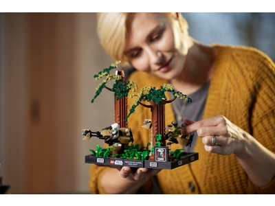 LEGO Endor™ speederachtervolging diorama (75353)