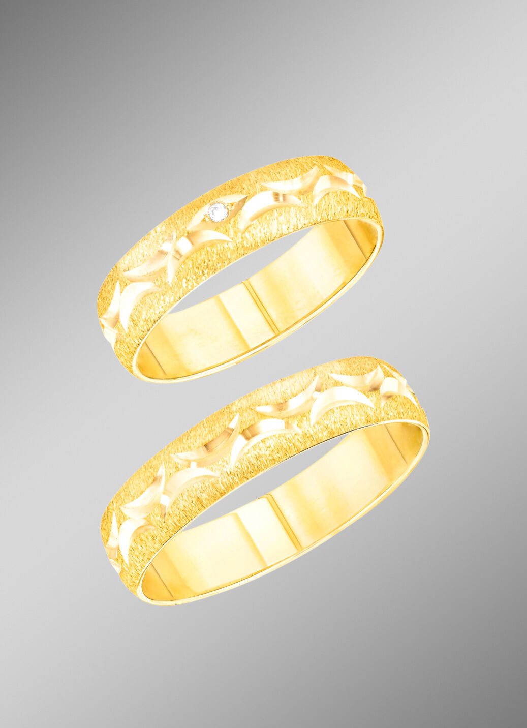 Satinierte und diamantierte Trauringe