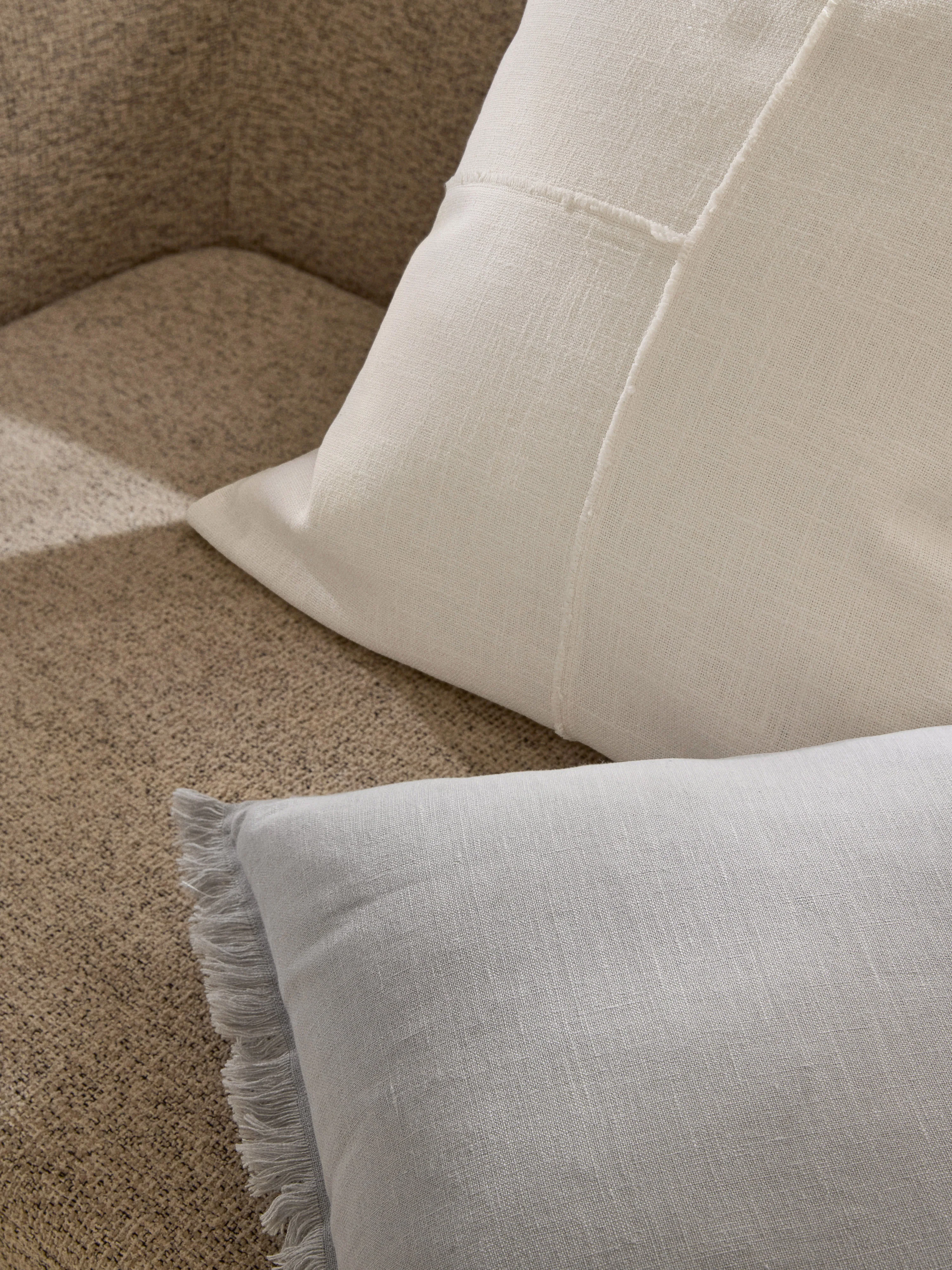 Handgeweven kussenhoes Terre met decoratieve naad