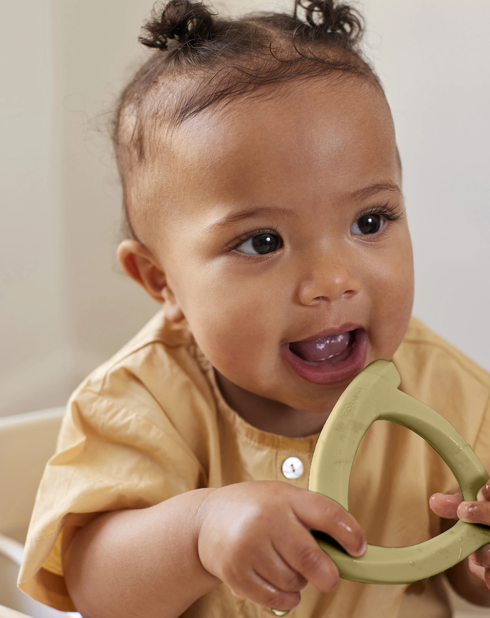 Silikon Beißring EVERYDAY BABY - TRIANGEL (10cm) in gelb