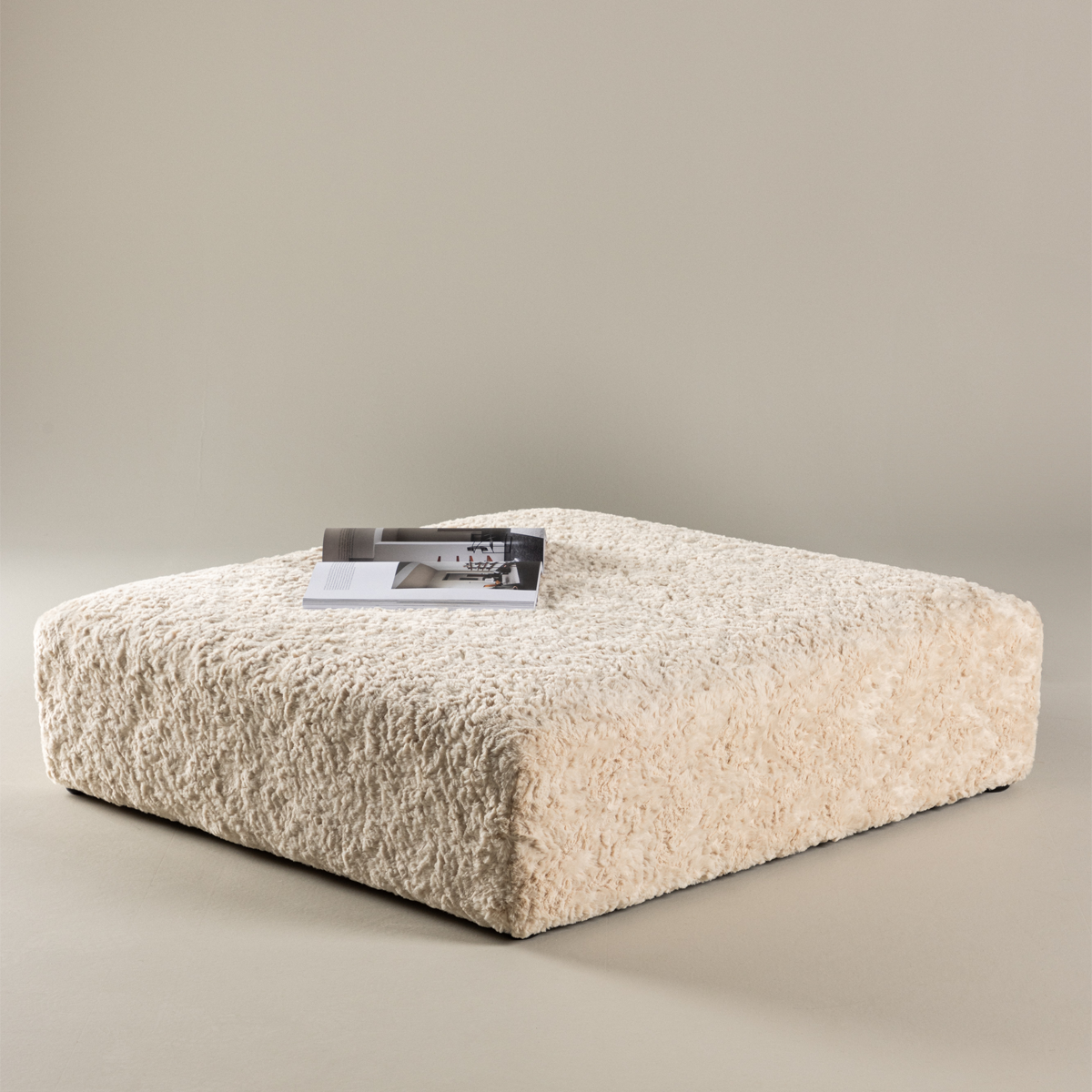 Vierkante schapenvacht poef Erla Beige