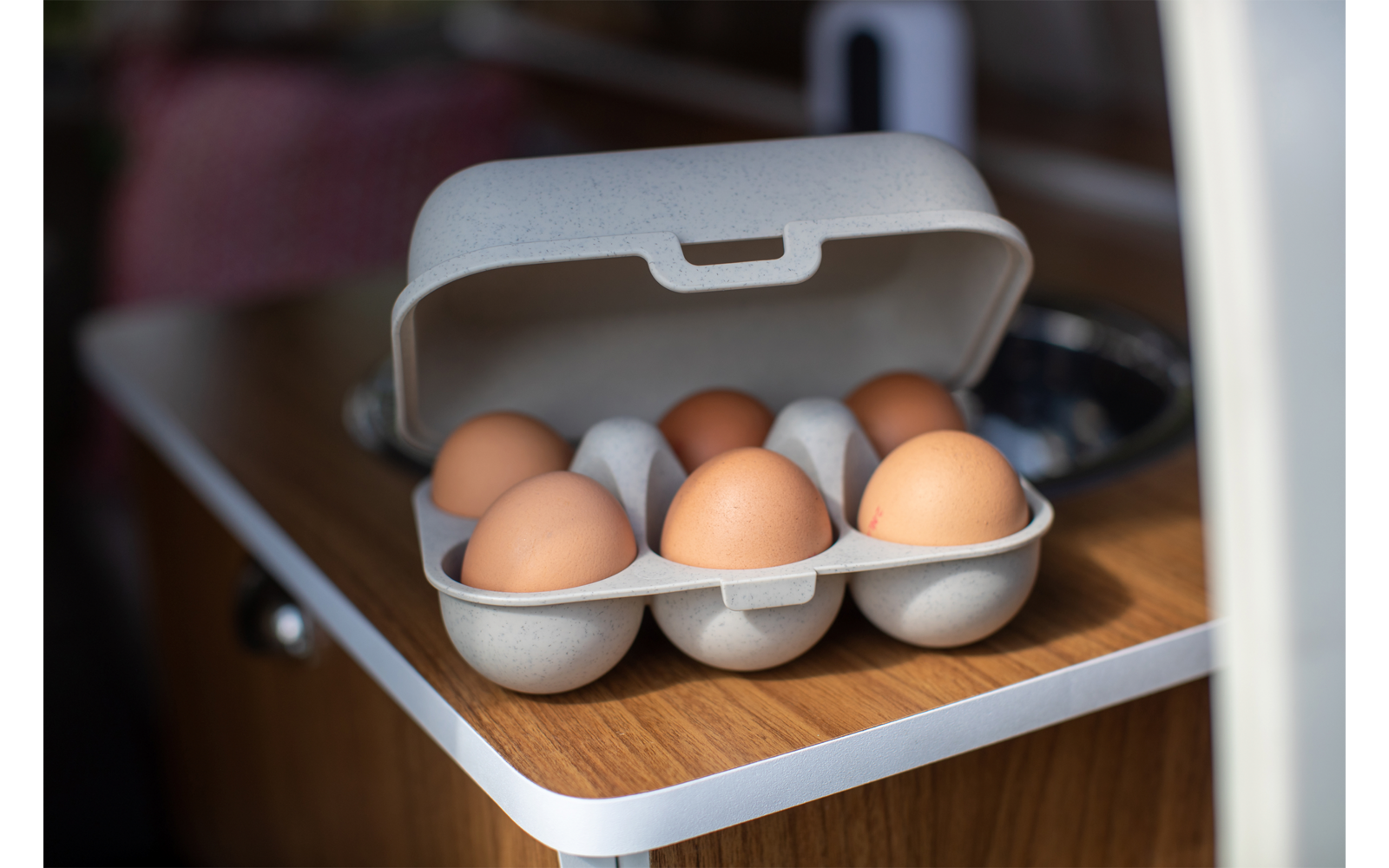 Koziol Eggs to go mini Eierbox für 6 Eier ash grey