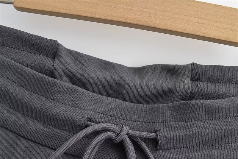 Larlige - Lage, effen, uitlopende joggingbroek