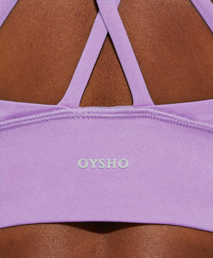 Sutiã esportivo com suporte médio para os seios.