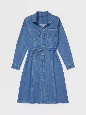 Vestido jeans evasê na altura do joelho com modelagem adaptável