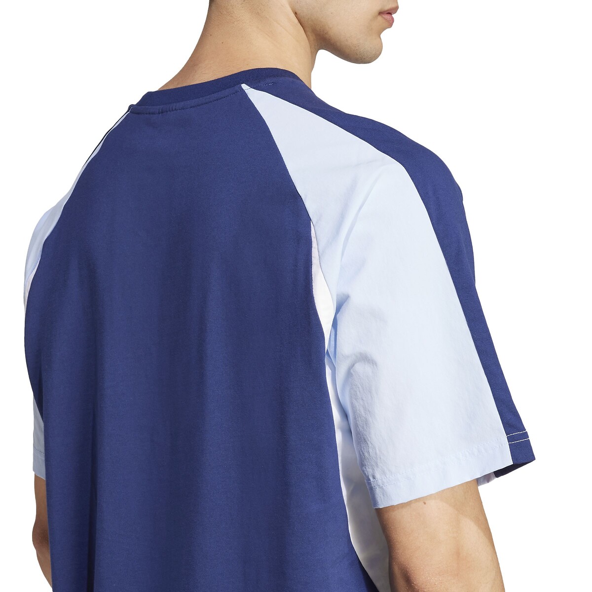 ROUPAS ESPORTIVAS ADIDAS<br>Camiseta essencial de manga curta com blocos de cores