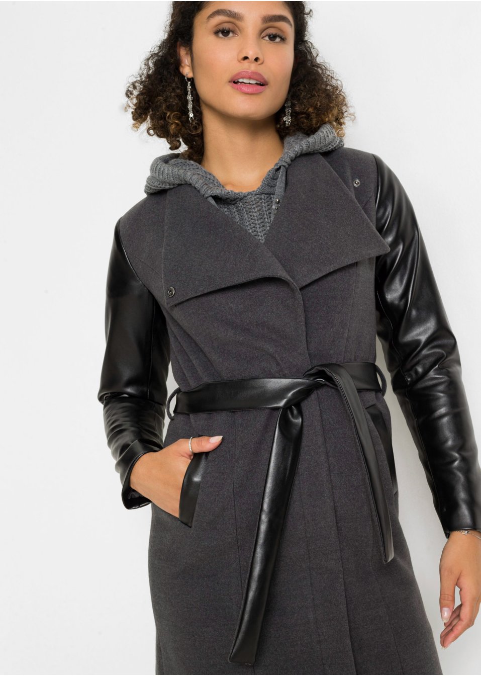Manteau court avec manches contrastantes