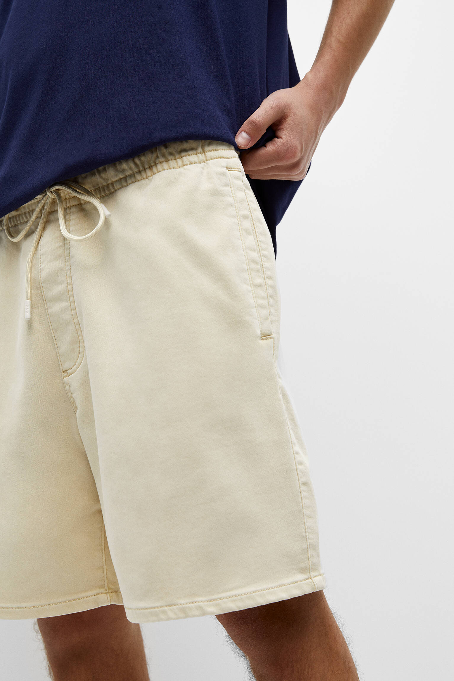 Bermuda jogger básica de malha macia - Cru