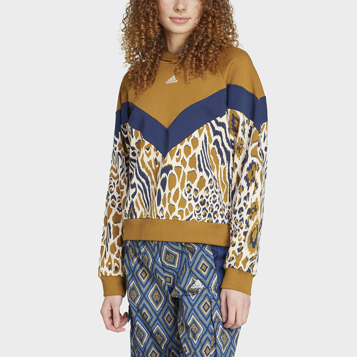 ROUPAS ESPORTIVAS ADIDAS<br>Moletom com capuz ADIDAS x FARM RIO