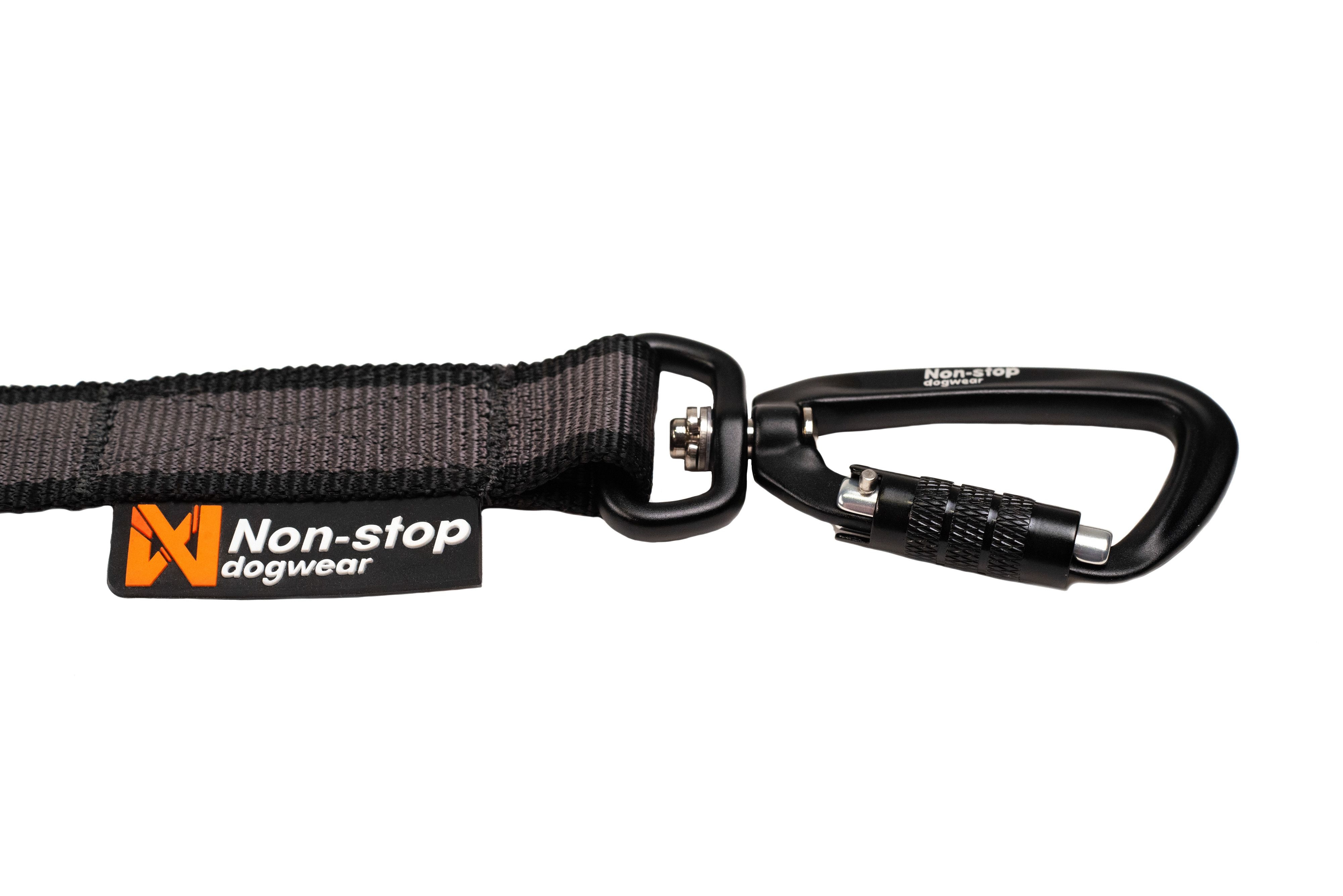 Kjøp Non-Stop Dogwear Touring Bungee Leash fra Hekta på tur!