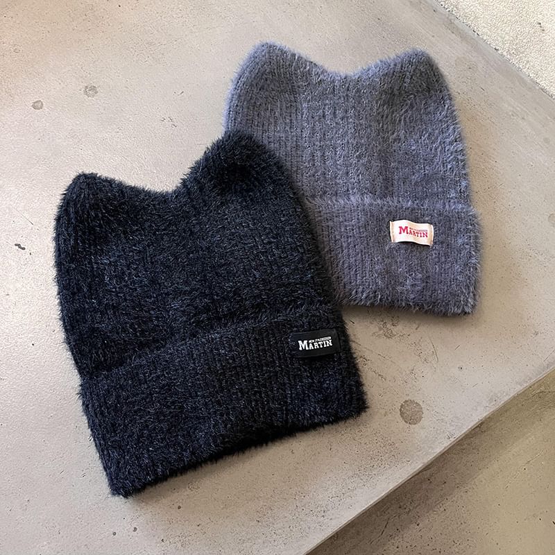Cap Station - Letterapplicatie kattenoor gebreide muts