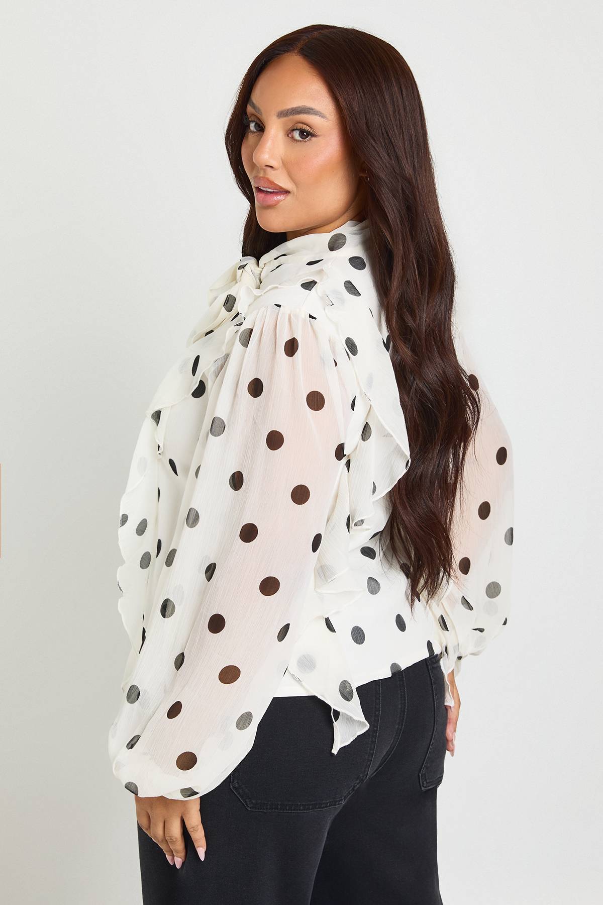 boohoo Chemisier Grande Taille En Mousseline À Pois Avec Manches Ballon