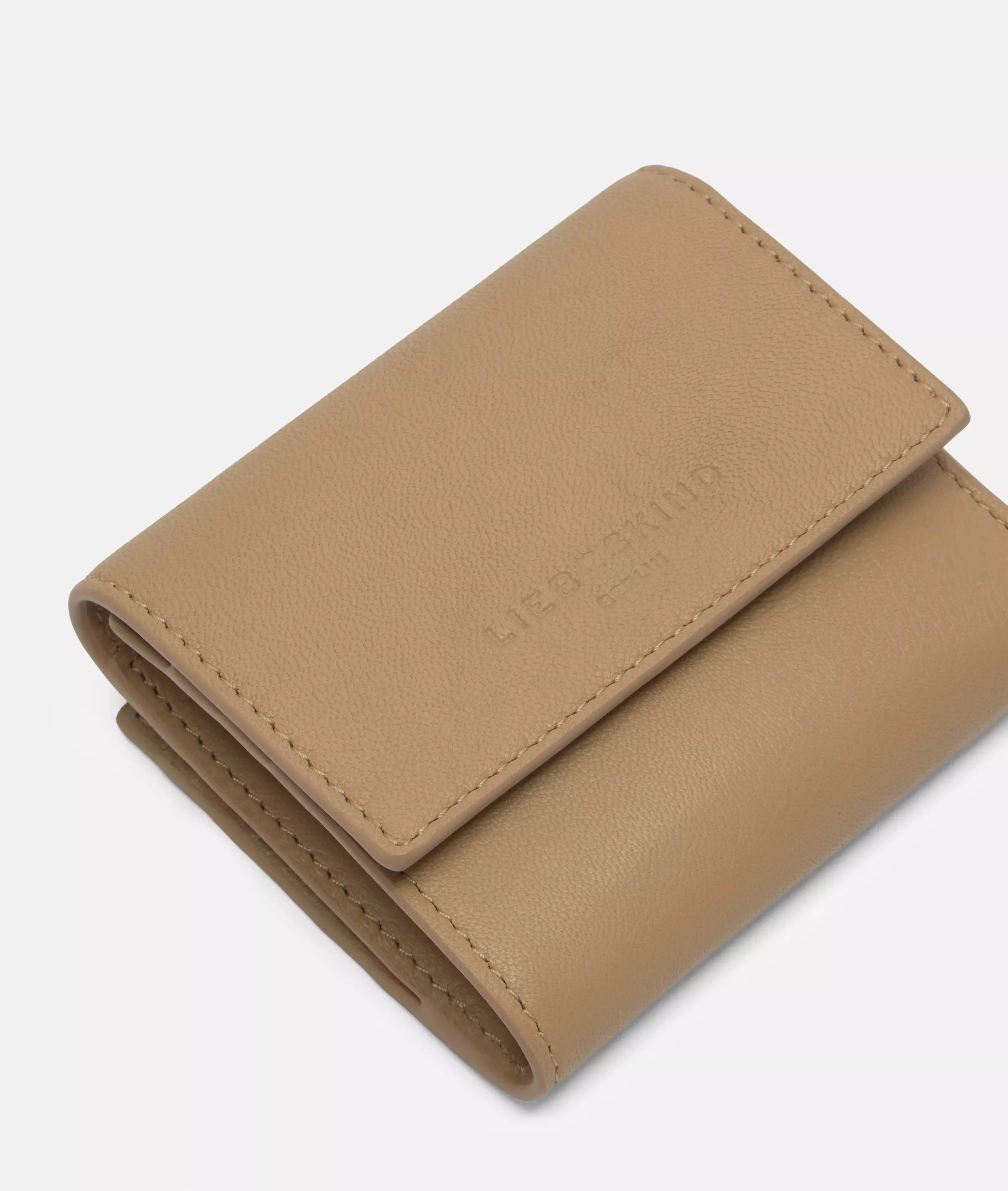 Alva wallet M Spacious leather wallet