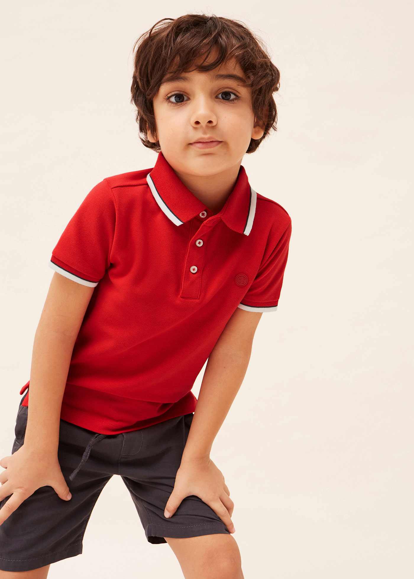 Camisa polo de manga curta em algodão sustentável para meninos