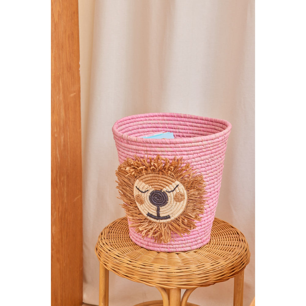 Køb Rice Round Raffia Kurv Med Lion Head - Pink