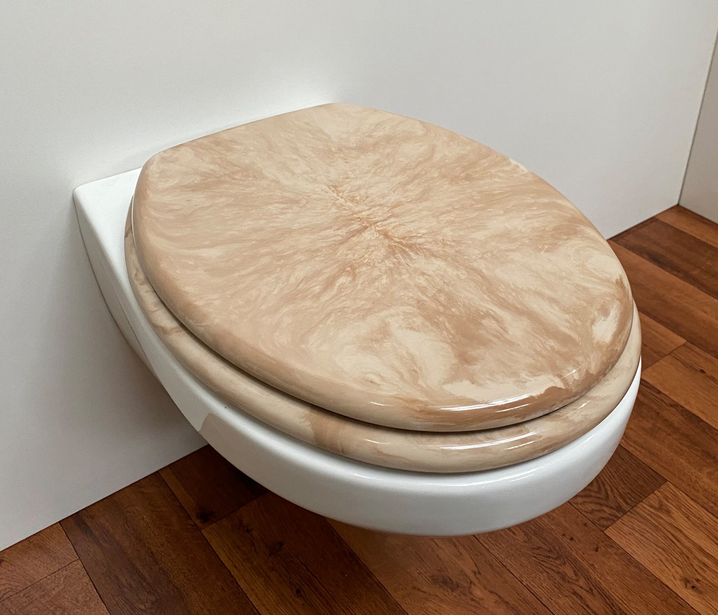 Toiletzitting in beige marmer, zware polyester toiletzitting met houten kern, roestvrijstalen scharnieren
