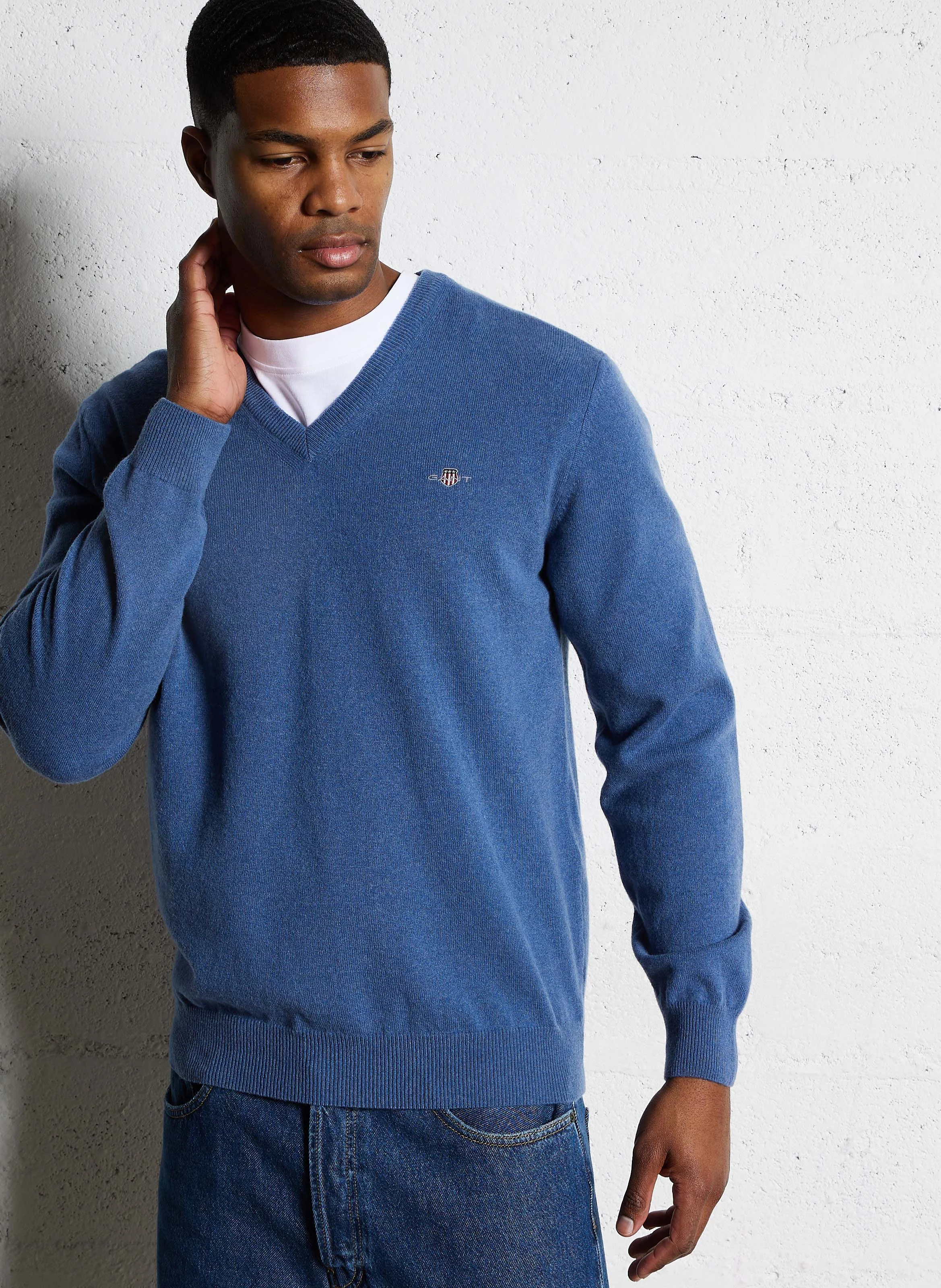 Pull droit col V brodé en laine | Bleu