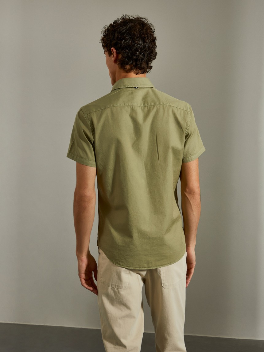 Camisa slim fit de manga curta