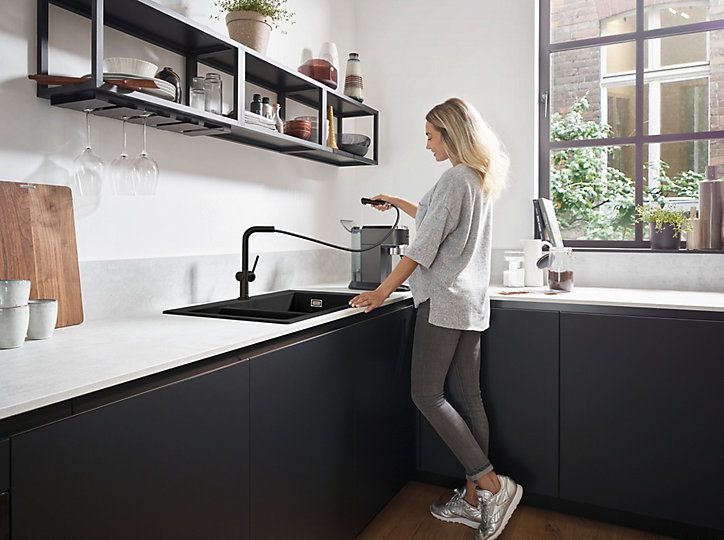 Mitigeur de cuisine avec douchette noir mat Hansgrohe Talis M54 bec droit