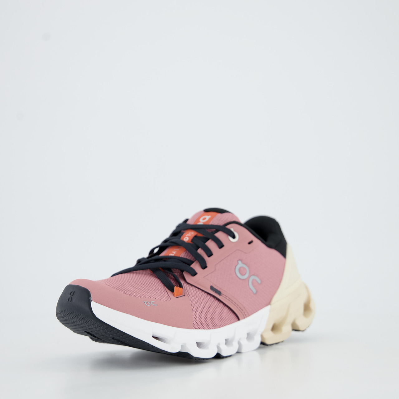 ON CLOUDFLYER 4
