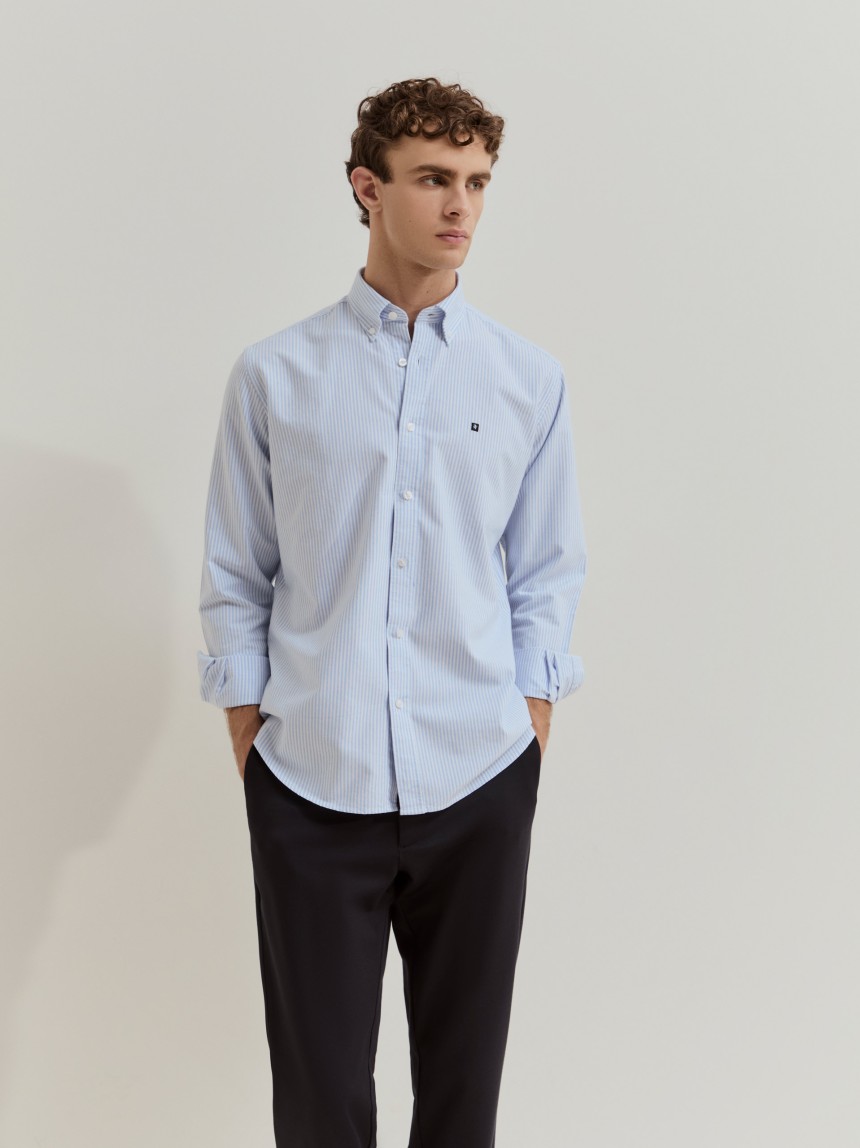 Camisa às riscas regular fit em algodão