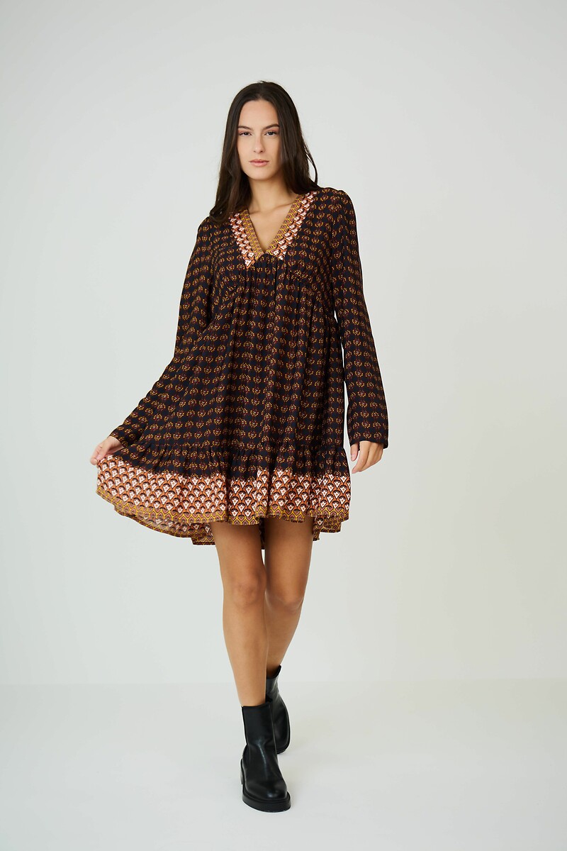 ATÉ BREVE<br>Vestido curto, mangas compridas, decote em V