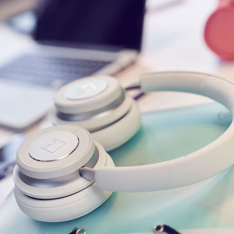DALI IO-6 – over-ear Bluetooth-hoofdtelefoons met ANC Chalk White