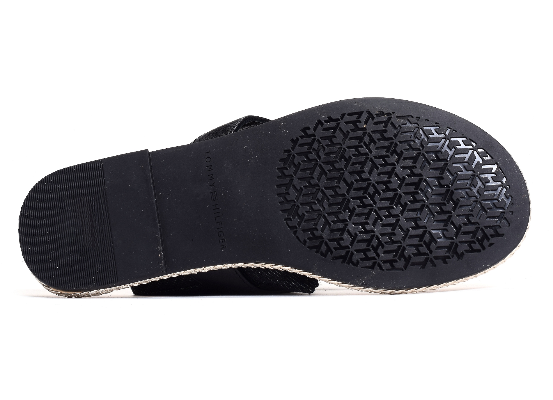 Essential leather flat sandal 5620 noir