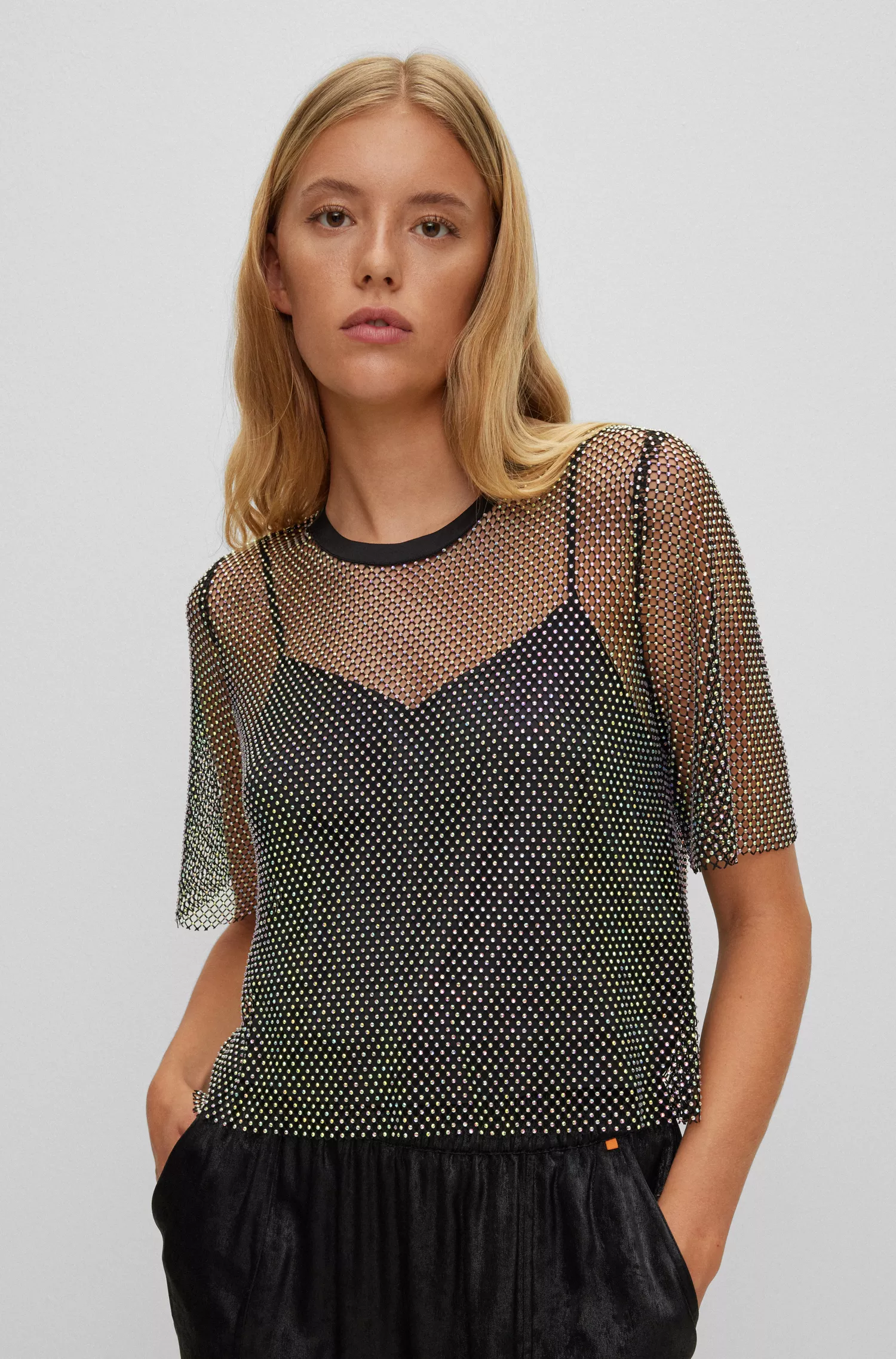 Blusa BOSS laranja, corte regular, em tule brilhante com detalhes em cristal.