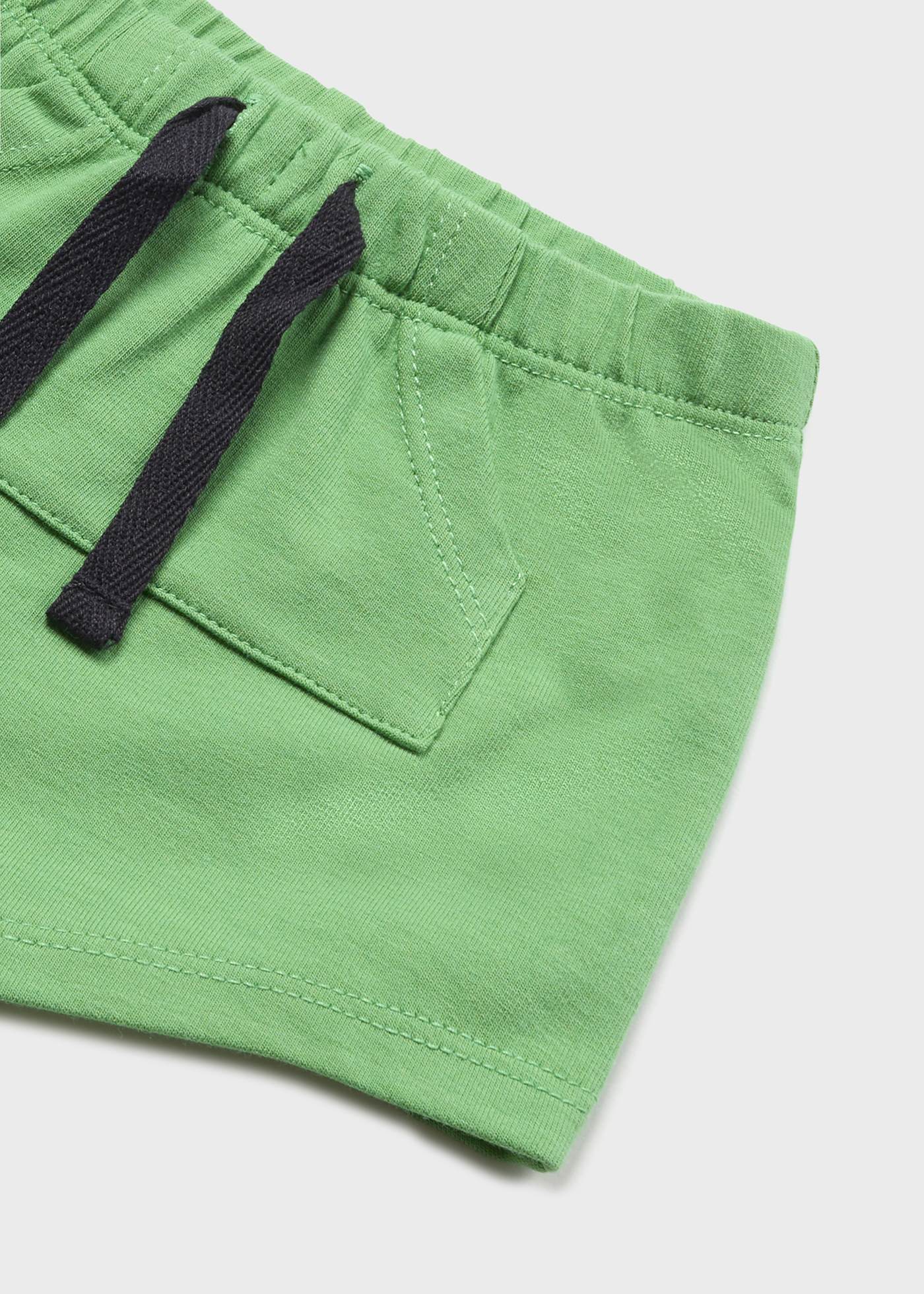 Conjunto de 4 peças em algodão sustentável para recém-nascidos.