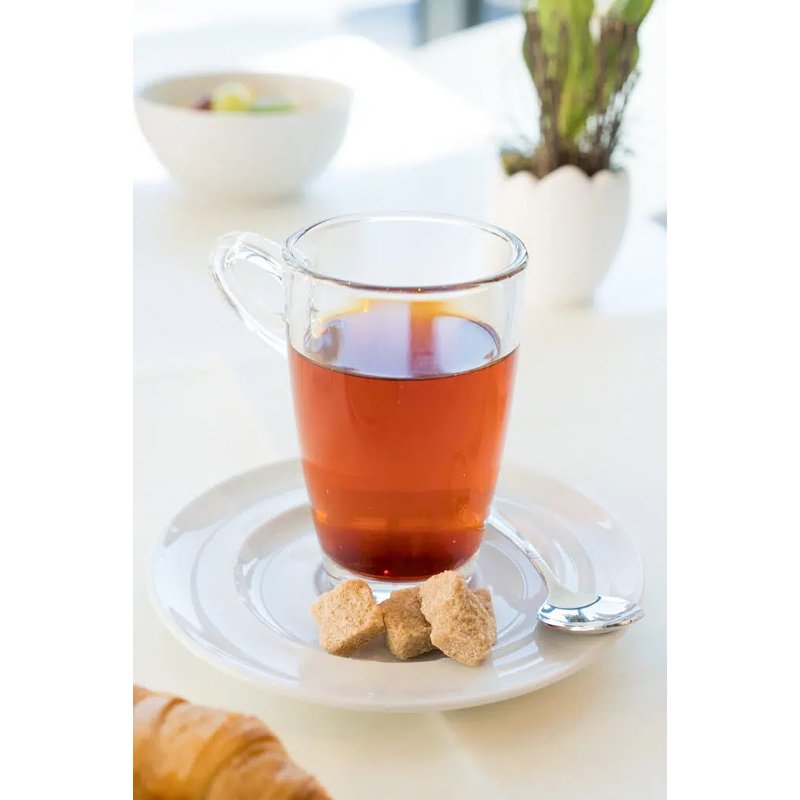Cubes de sucre roux, dans un seau