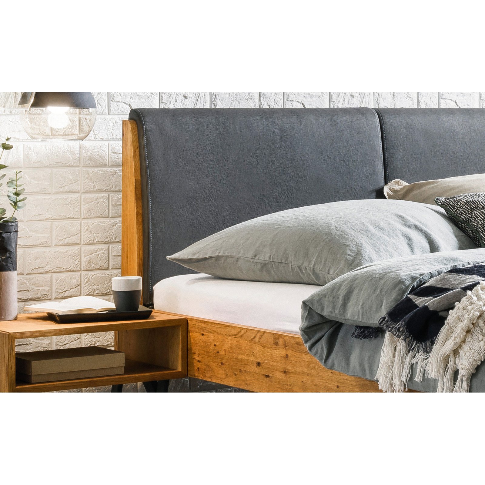 Bett Pietro 20 Wildeiche natur massiv