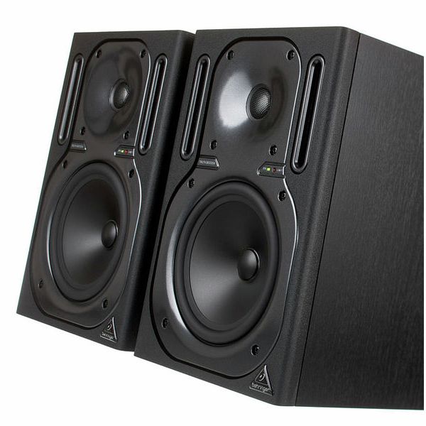 Behringer B2030A Truth