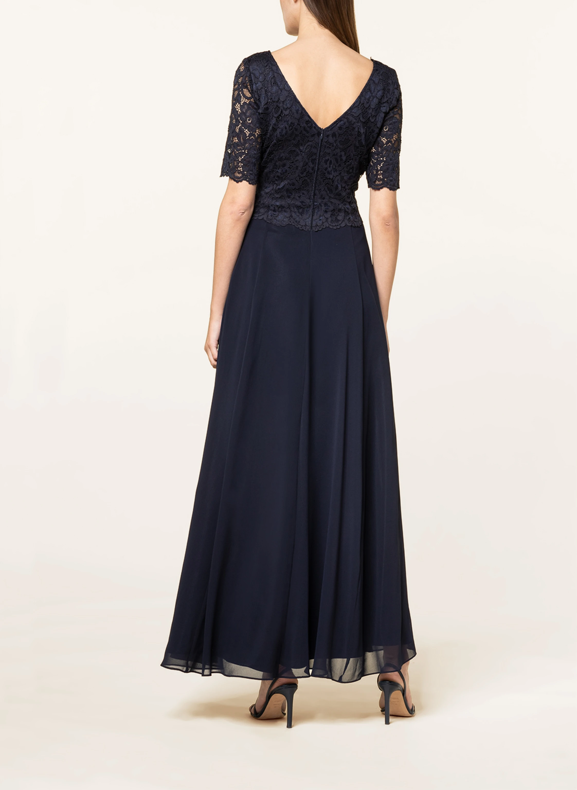 Vera Mont Abendkleid mit Spitze