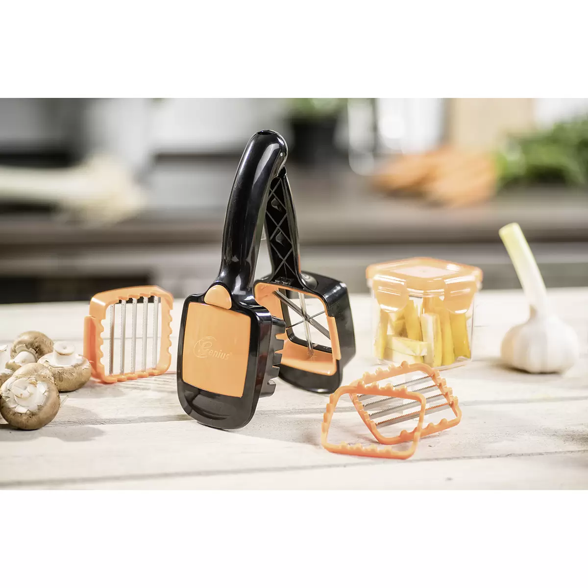 Küchenreibe Genius schwarz,orange