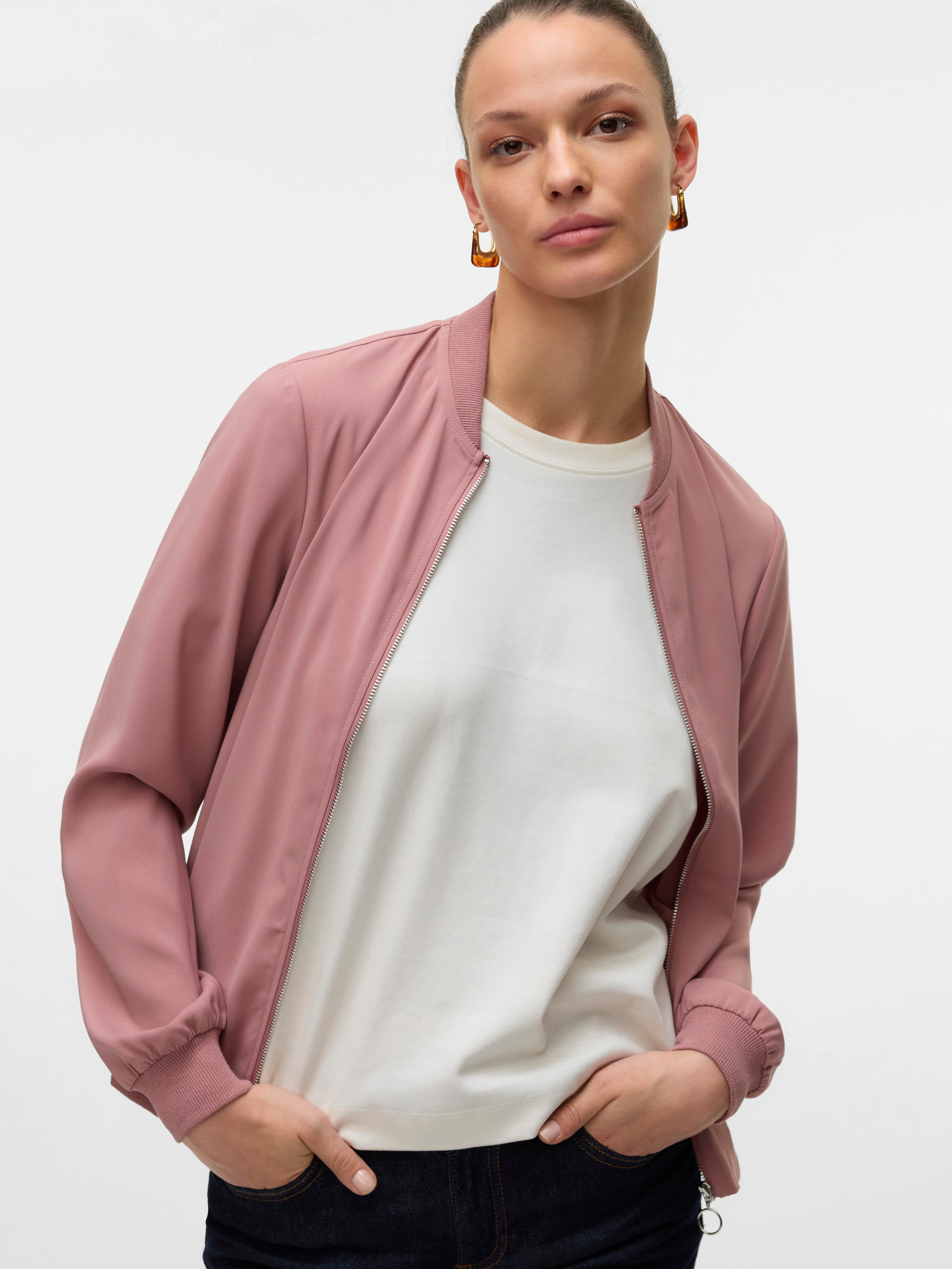 Vero Moda Bomberjacke »VMCOCO L/S BOMBER NOOS« in modisch kurzer Form, mit Stretch