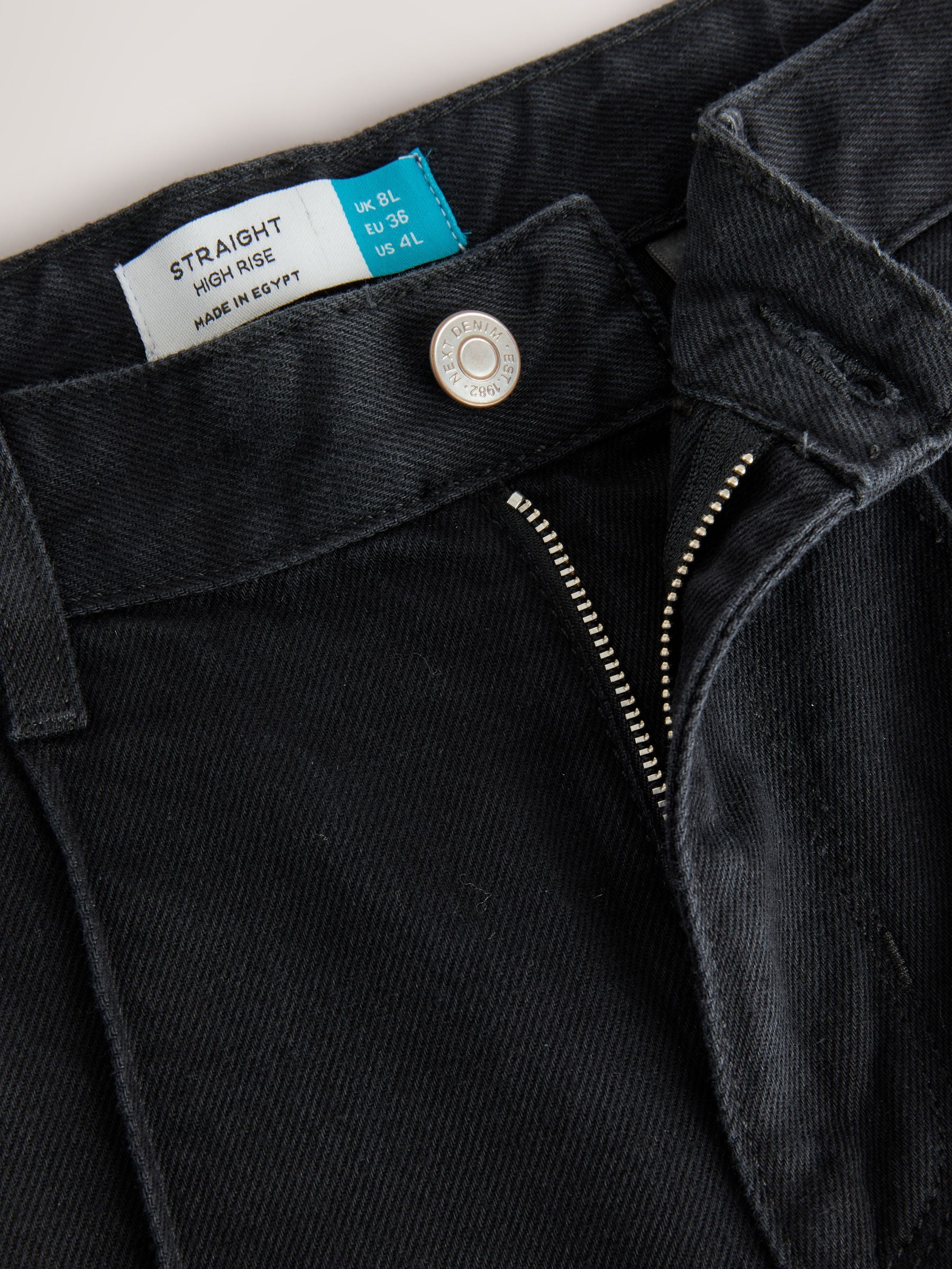 Zwart - Jeans met rechte pijpen met naad aan de voorkant