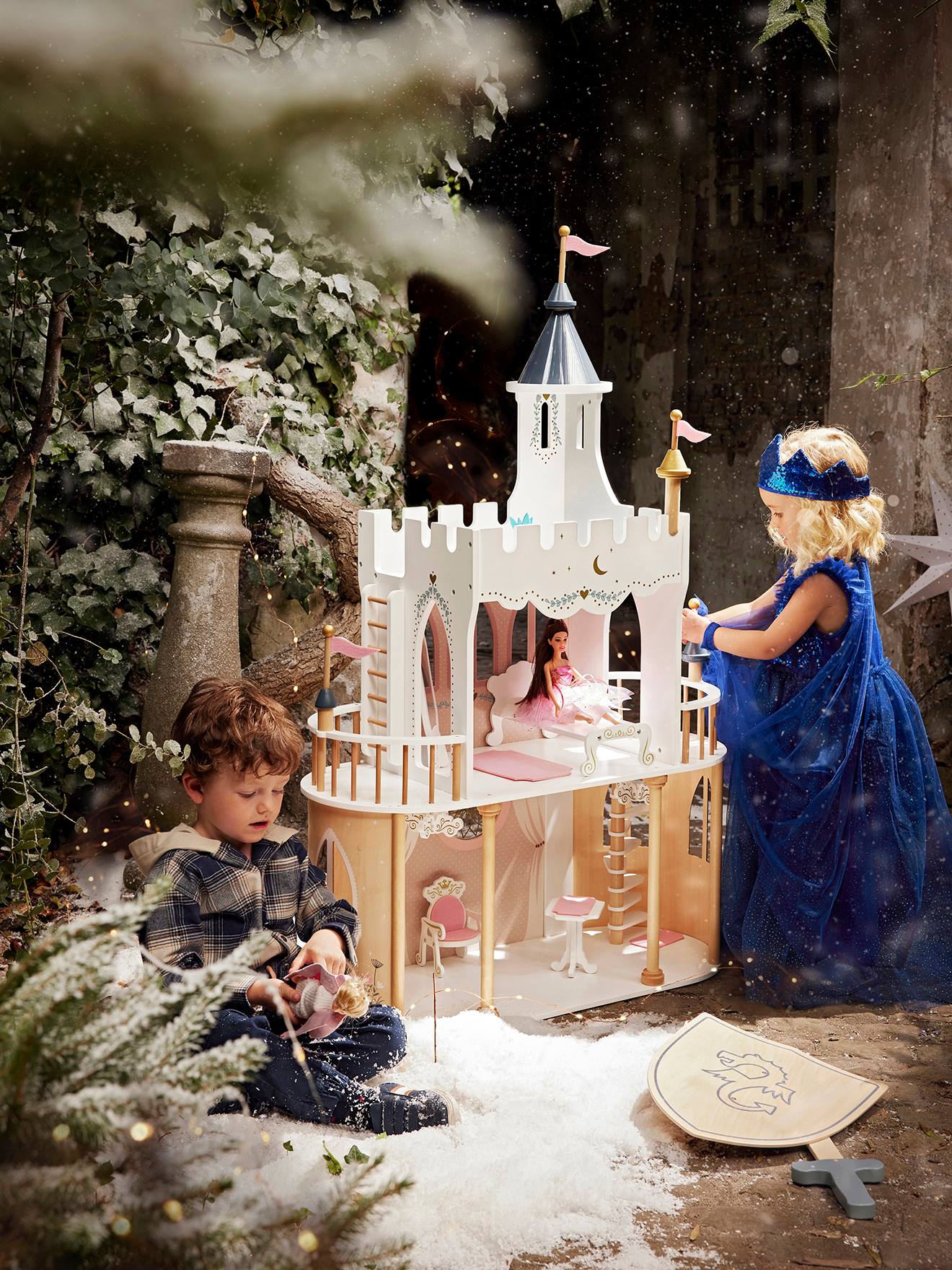 Castelo de princesa para bonecas, modelo de madeira com certificação FSC®, branco claro, liso com motivos.
