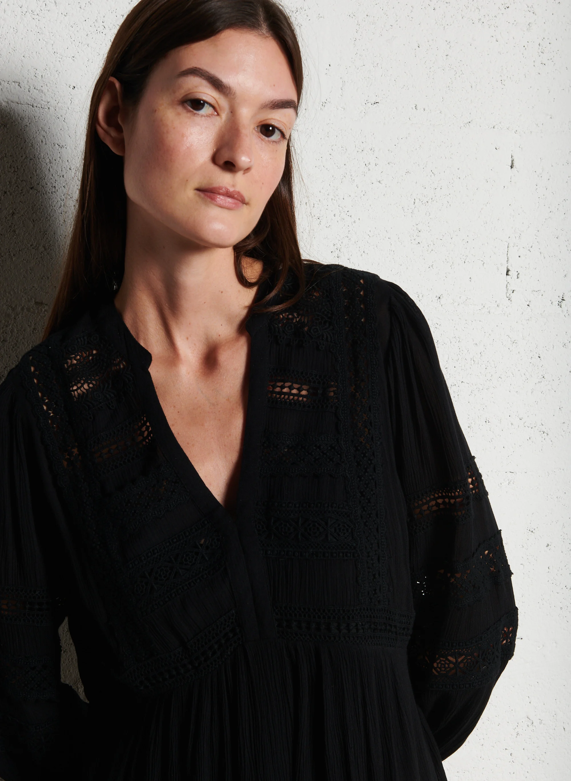 MUSE BIS - Robe droite à col V | Noir