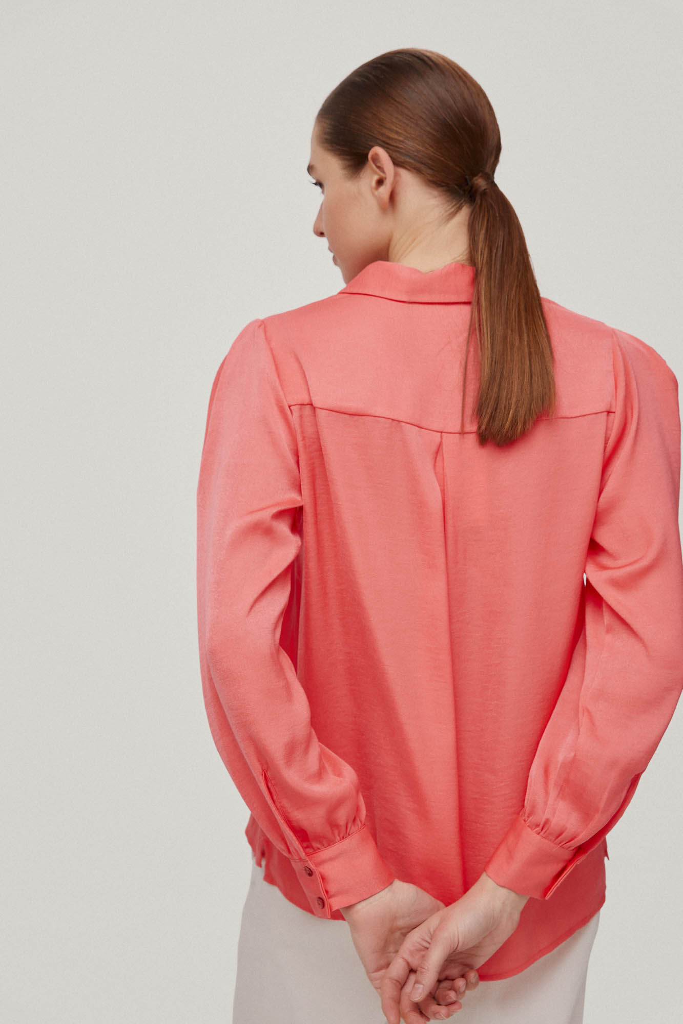 Blusa camisa de cetim - Coral