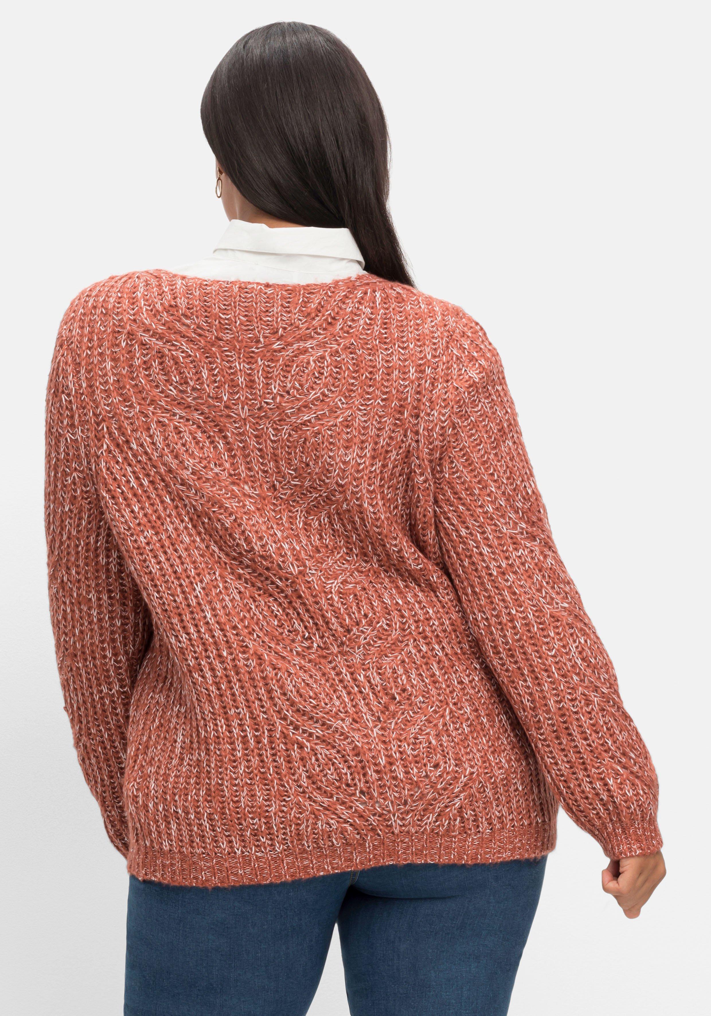 Melierter Pullover mit Kabelstrickmuster