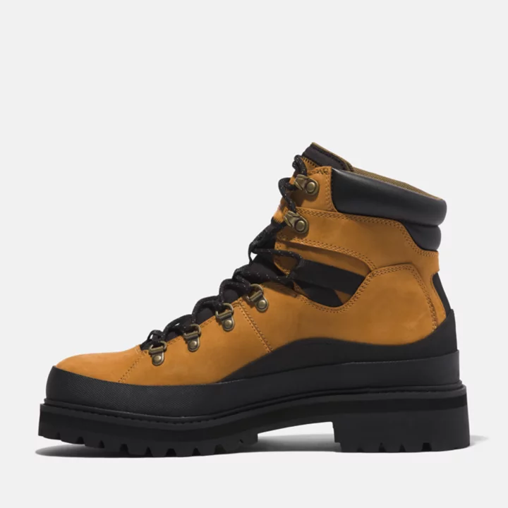 Bota masculina Vibram e Gore-Tex na cor amarela.