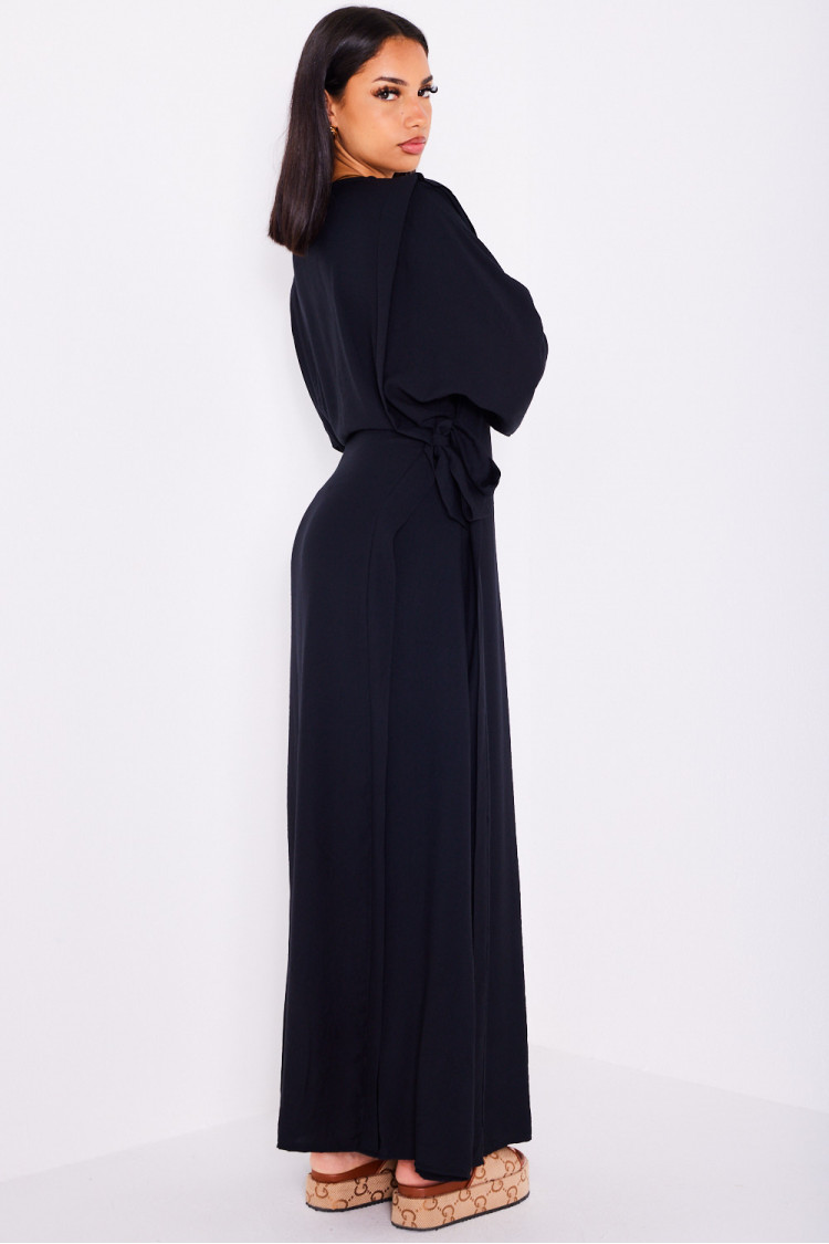 Robe noire à empiècement noué sur les côtés