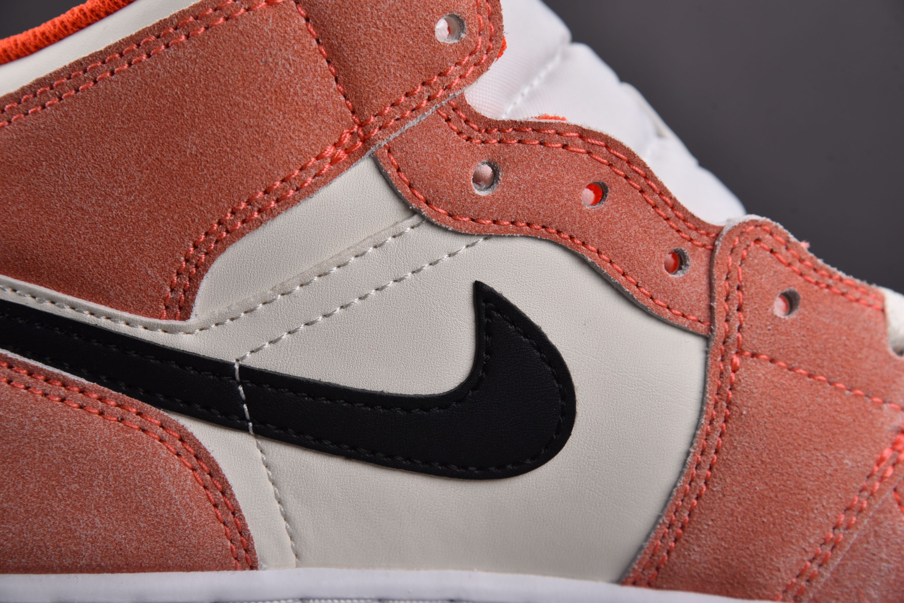 Jordan 1 Mid SE Orange Suede (GS)