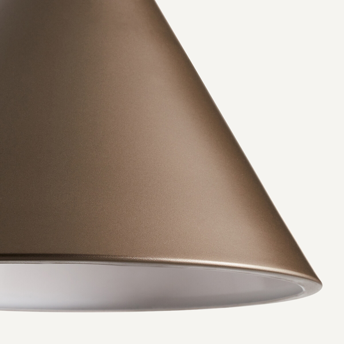 AM.PM<br>Luminária pendente cônica com 19 cm de diâmetro, Moke